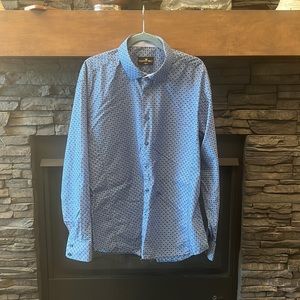 A blue dress shirt